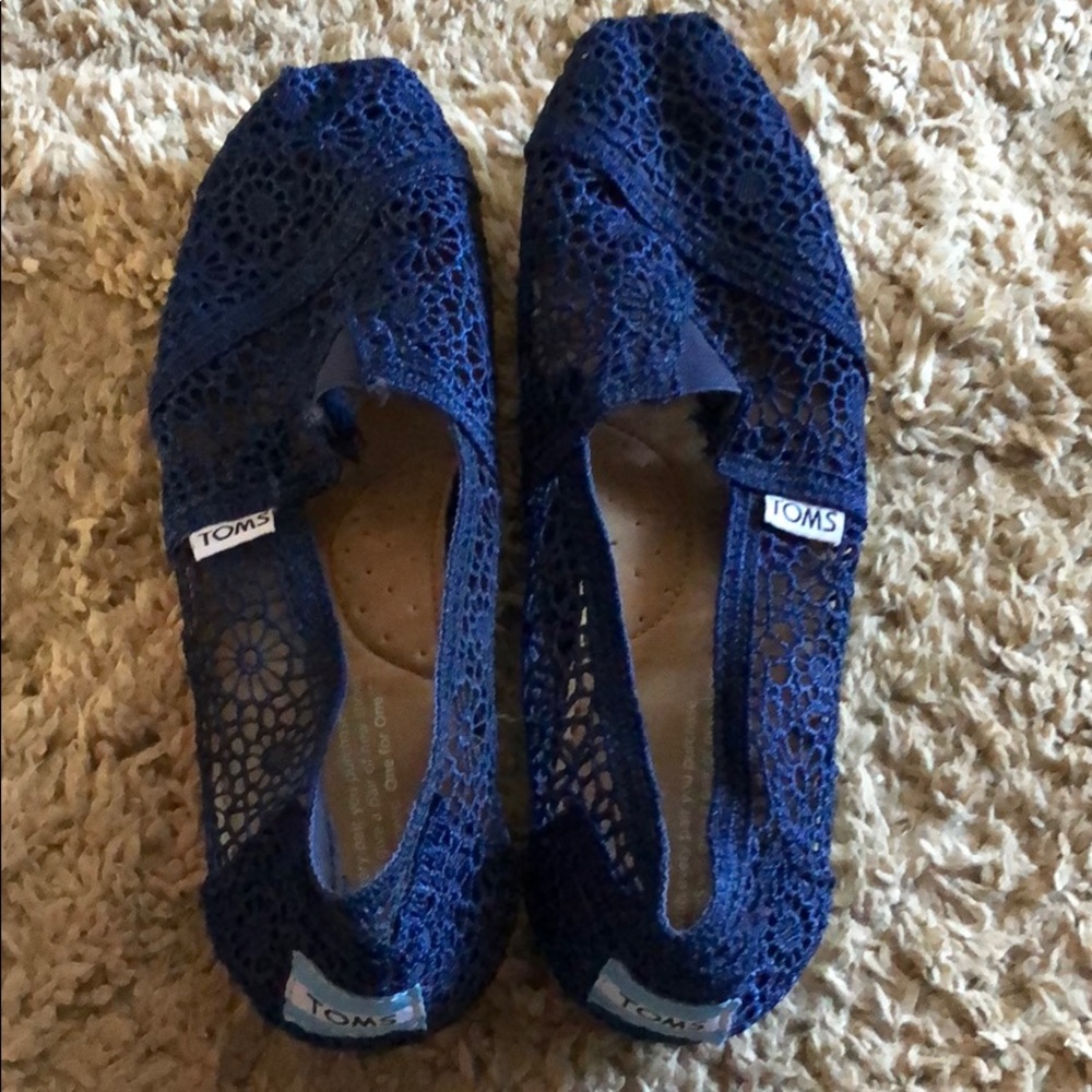 Women’s crochet toms